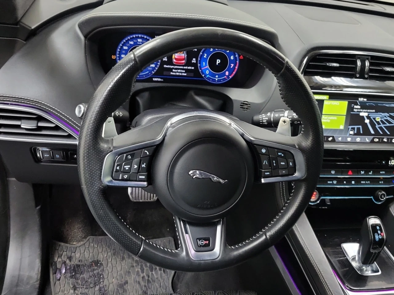 Jaguar F-PACE * АВТО КРЕДИТ* ЦЕНА ДО БГ * CARFAX *  - изображение 10