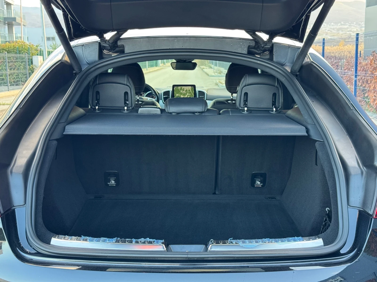 Mercedes-Benz GLE Coupe AMG PREMIUM PLUS/4MATIC/360/HARMAN/ПЪЛ. СЕРВ ИСТ. - изображение 4