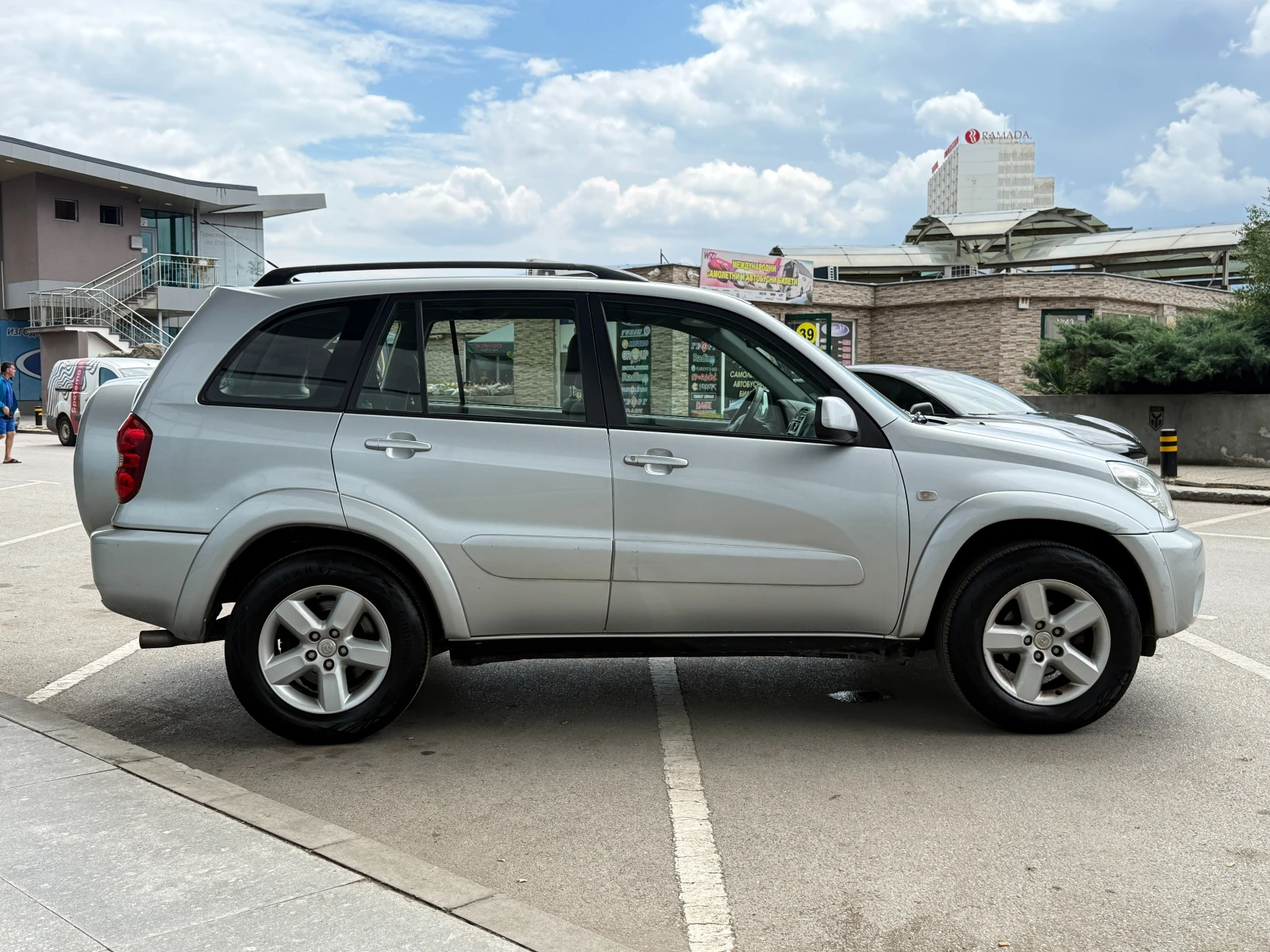 Toyota Rav4 2.0D 116к.с. 4х4 Facelift, снимка 6 - Автомобили и джипове - 55187487