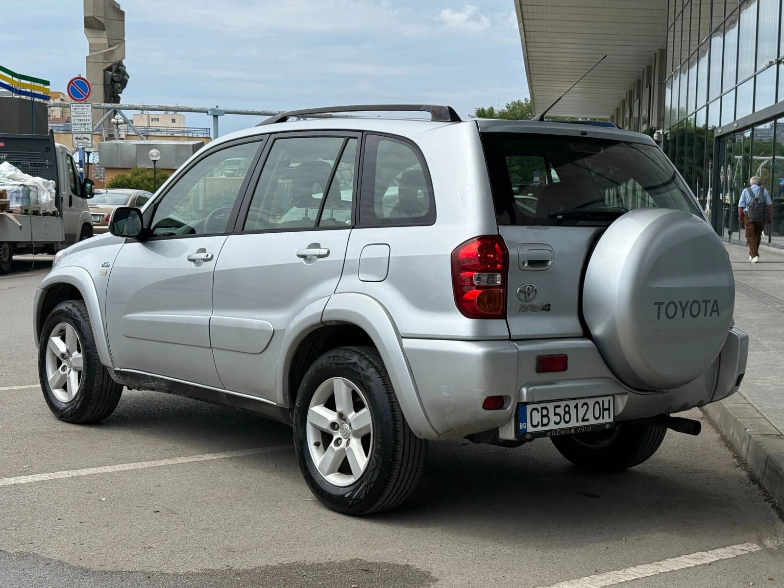 Toyota Rav4 2.0D 116к.с. 4х4 Facelift, снимка 3 - Автомобили и джипове - 55187487