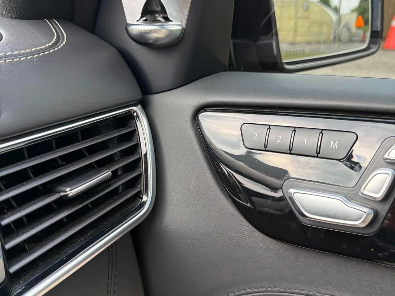 Mercedes-Benz GLS 500 * МАСАЖИ* DESIGNO* ТЕЛЕВИЗОРИ* ДИСТРОНИК* B&O* , снимка 12 - Автомобили и джипове - 55255109