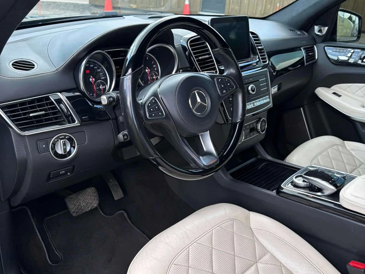 Mercedes-Benz GLS 500 * МАСАЖИ* DESIGNO* ТЕЛЕВИЗОРИ* ДИСТРОНИК* B&O* , снимка 7 - Автомобили и джипове - 55255109