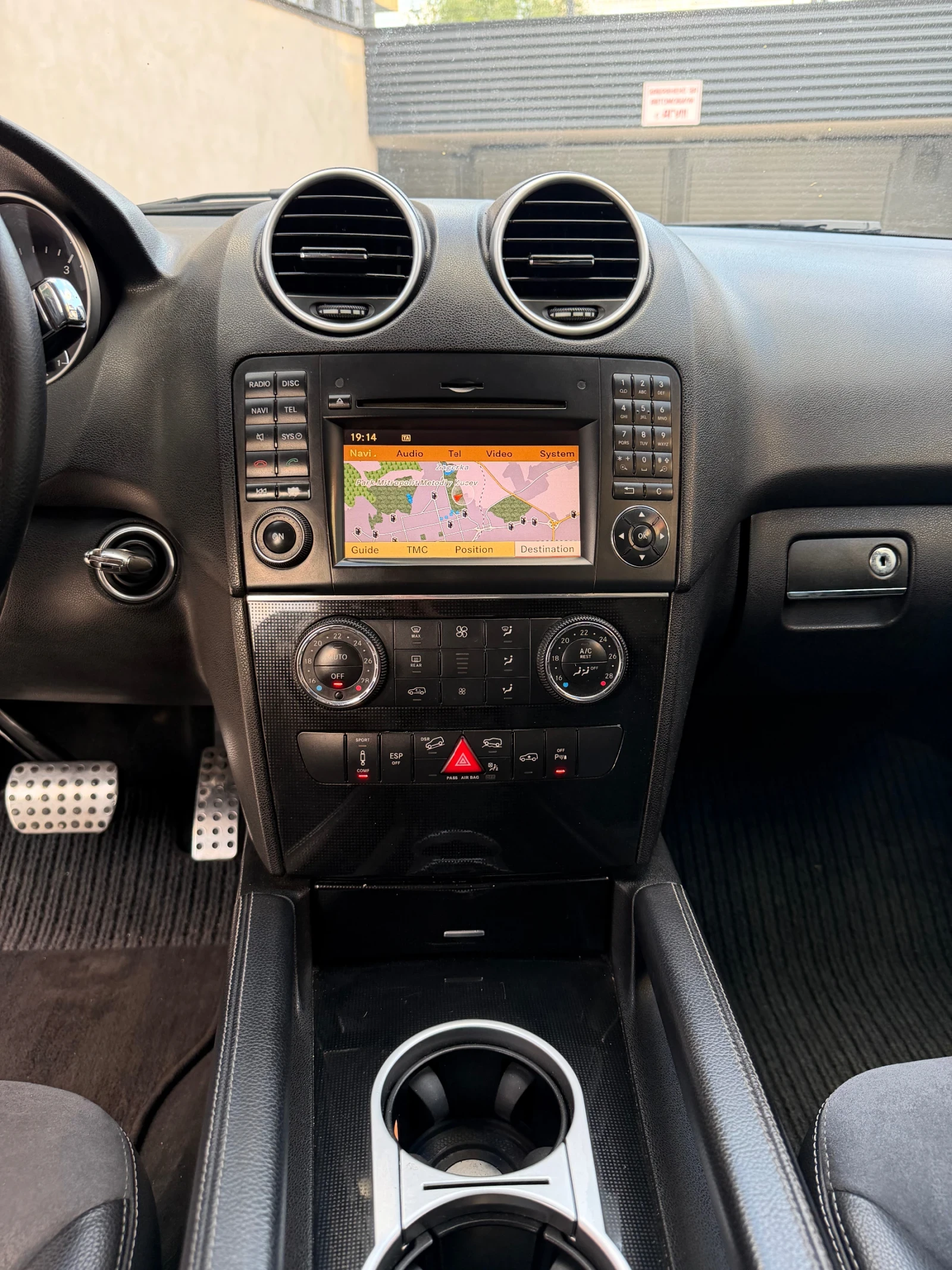 Mercedes-Benz ML 320 AIRMATIC / FACELIFT, снимка 10 - Автомобили и джипове - 55331751