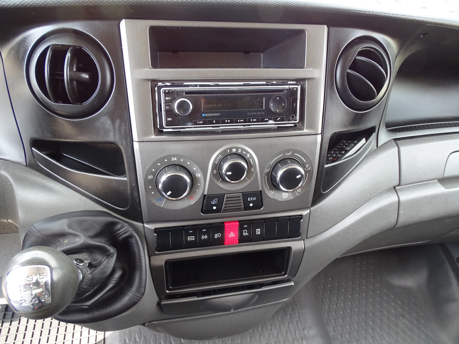 Iveco 35s17 3.0HPI  КАТ. * Б* КЛИМАТРОНИК* , снимка 16 - Бусове и автобуси - 55651274