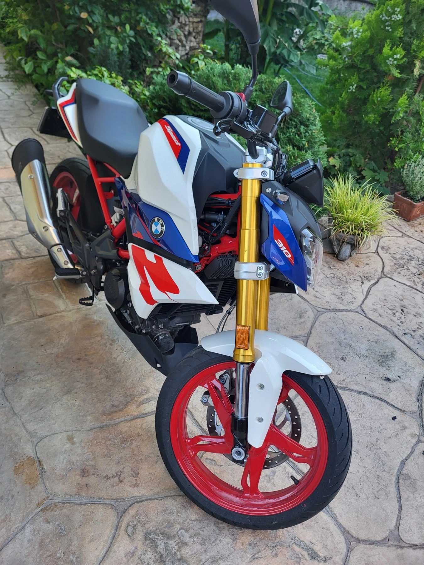 BMW G 310 R