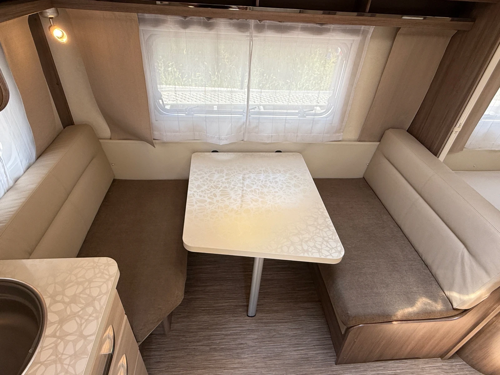 Каравана Hobby De Luxe 400 - изображение 7