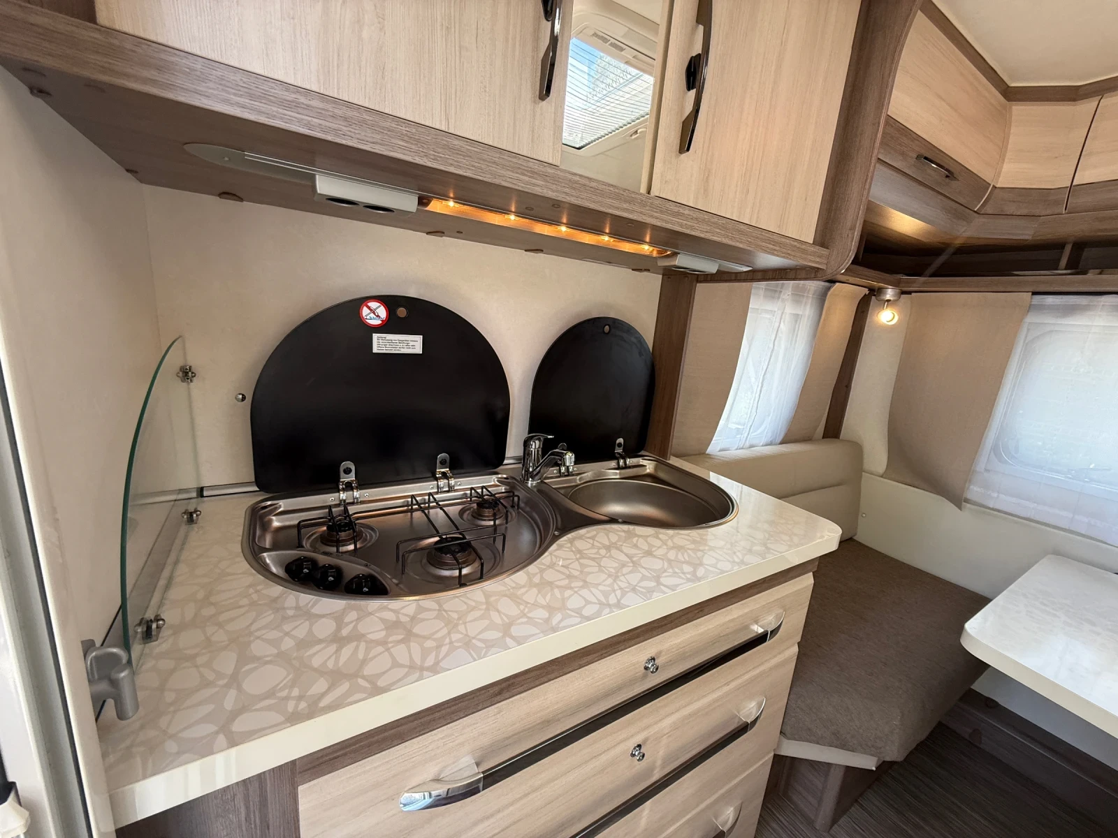 Каравана Hobby De Luxe 400 - изображение 6