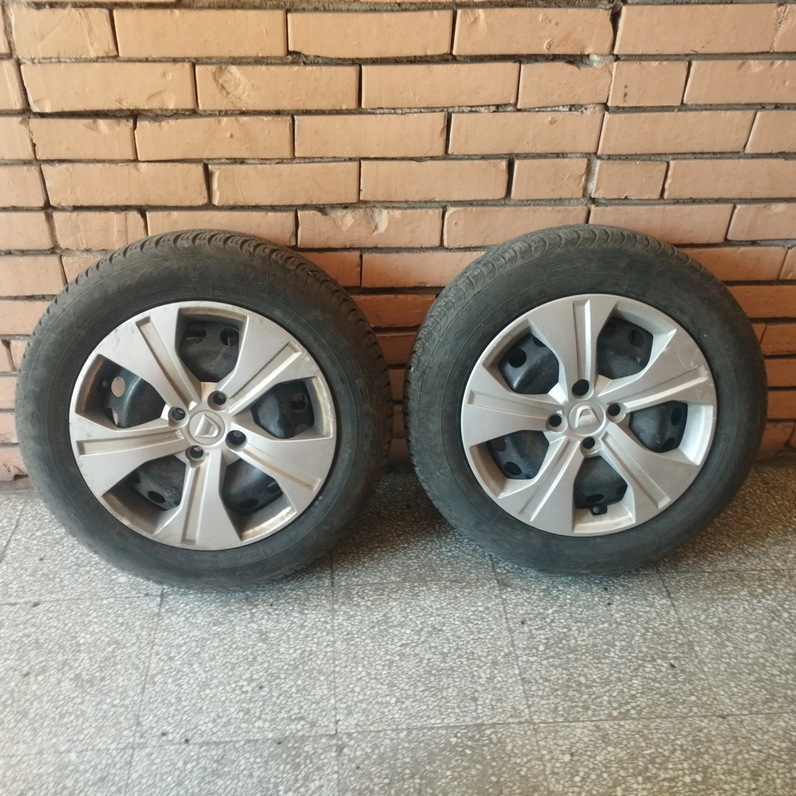 Гуми с джанти Debica 185/65R15
