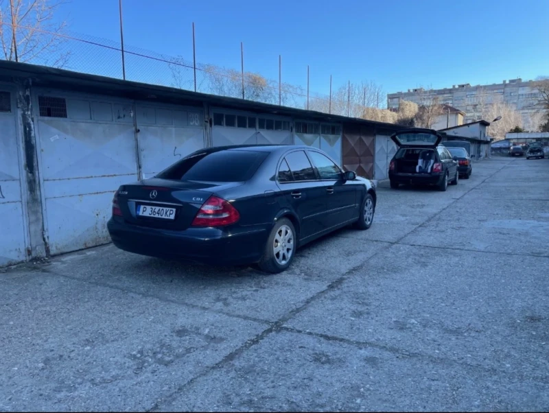 Mercedes-Benz E 220 2.2CDI, снимка 2 - Автомобили и джипове - 49378071