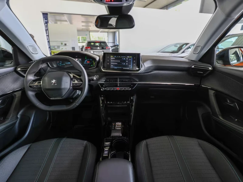 Peugeot 2008 ALLURE/136HP/CAM/LED/NAVI/L.ASSIST/DIGI/636g, снимка 4 - Автомобили и джипове - 52564005