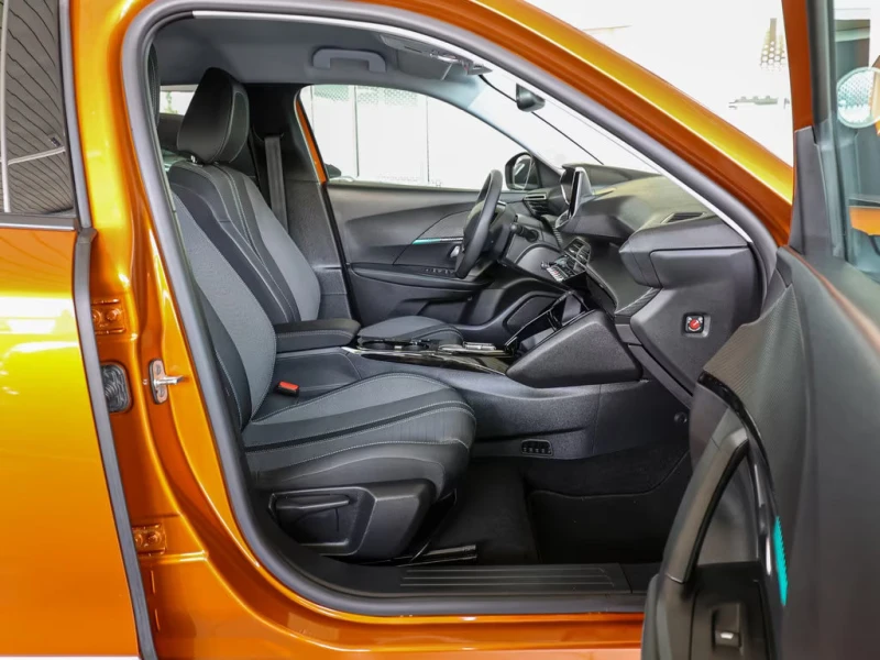 Peugeot 2008 ALLURE/136HP/CAM/LED/NAVI/L.ASSIST/DIGI/636g, снимка 13 - Автомобили и джипове - 52564005