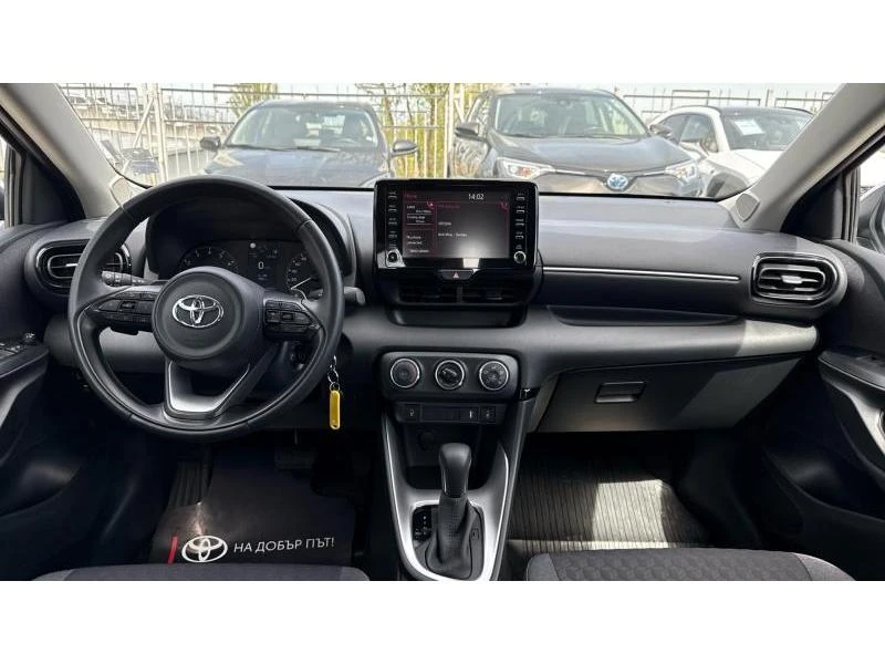 Toyota Yaris 1.5 CHIC - изображение 8