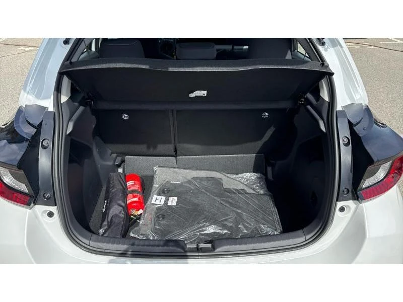 Toyota Yaris 1.5 CHIC - изображение 10