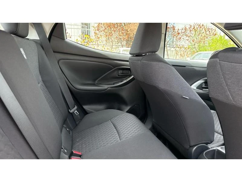 Toyota Yaris 1.5 CHIC - изображение 7