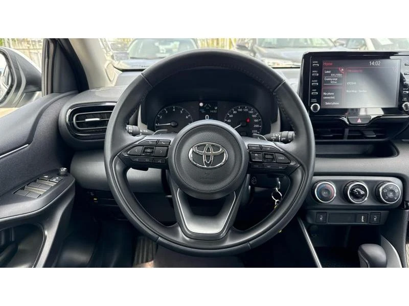 Toyota Yaris 1.5 CHIC - изображение 9