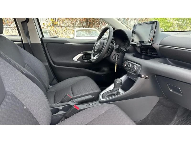 Toyota Yaris 1.5 CHIC - изображение 6