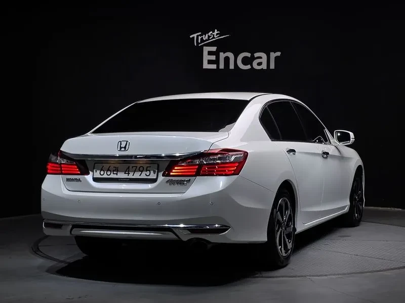 Honda Accord 2.4 9Th Generation, снимка 4 - Автомобили и джипове - 55841654