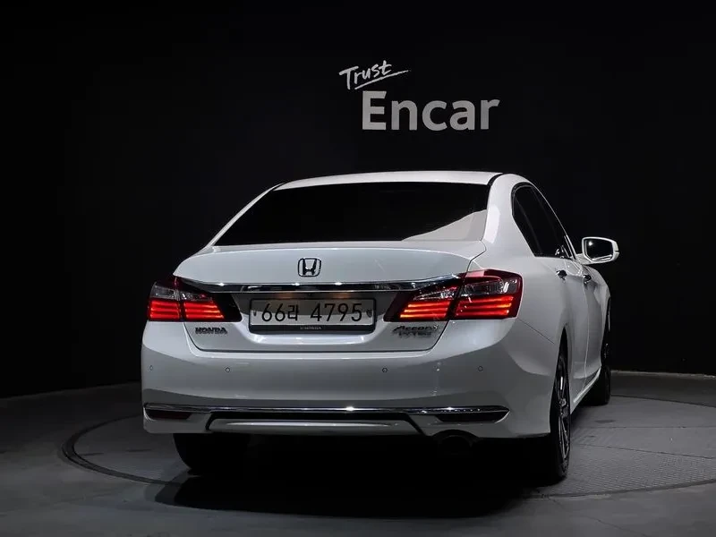 Honda Accord 2.4 9Th Generation, снимка 8 - Автомобили и джипове - 55841654