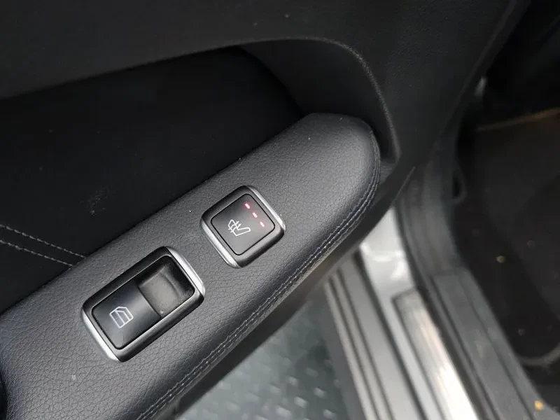 Mercedes-Benz E 300 4Matic Avantgarde - САМО 30% АВАНС, снимка 17 - Автомобили и джипове - 56002493