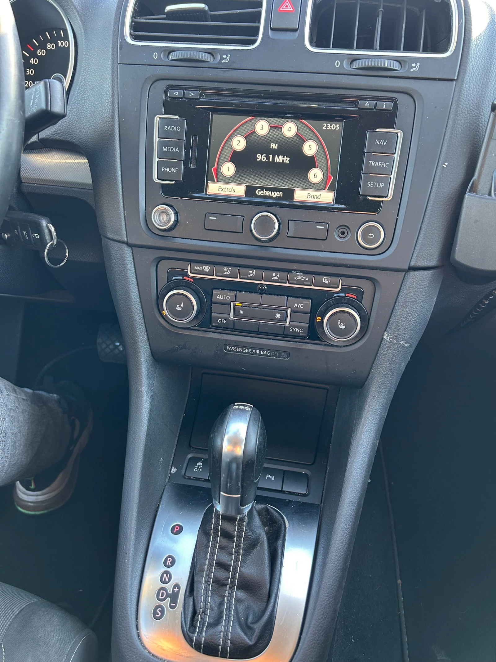 VW Golf 2.0TDI AVTOMAT/KOJA/NAVI EURO 5 | Mobile.bg   13