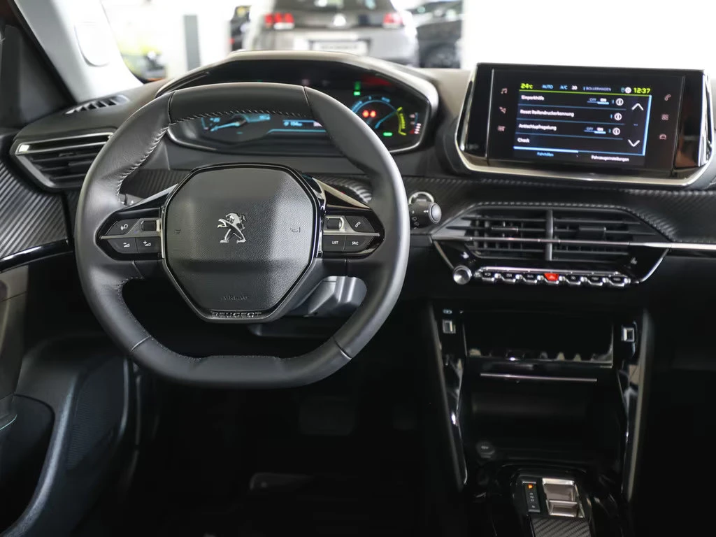 Peugeot 2008 ALLURE/136HP/CAM/LED/NAVI/L.ASSIST/DIGI/636g - изображение 5