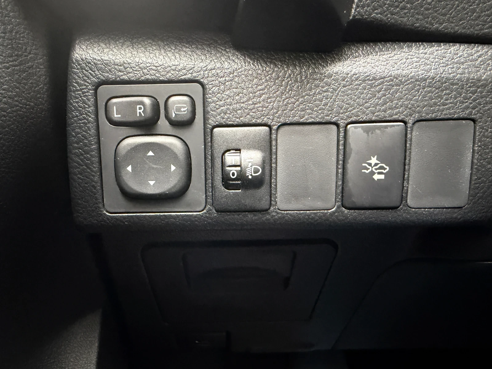 Toyota Auris, снимка 16 - Автомобили и джипове - 53927075