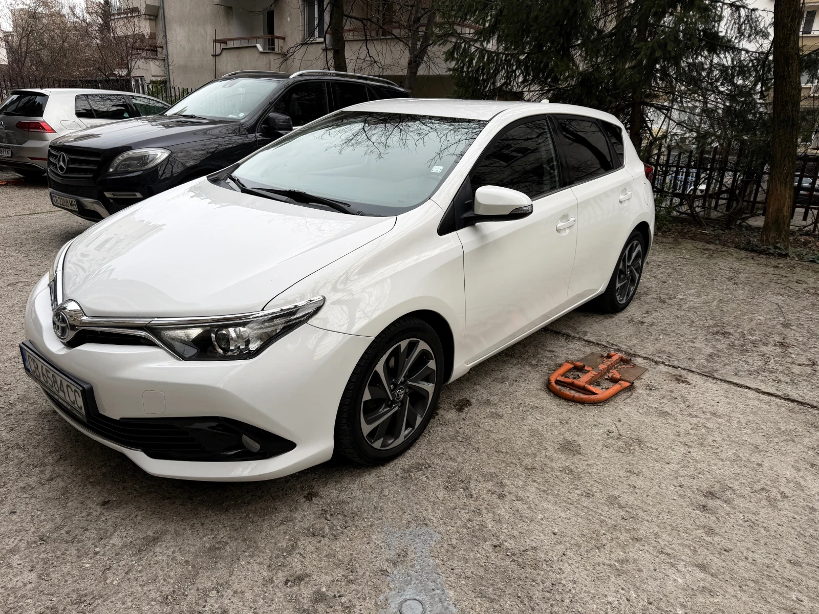 Toyota Auris, снимка 5 - Автомобили и джипове - 53927075