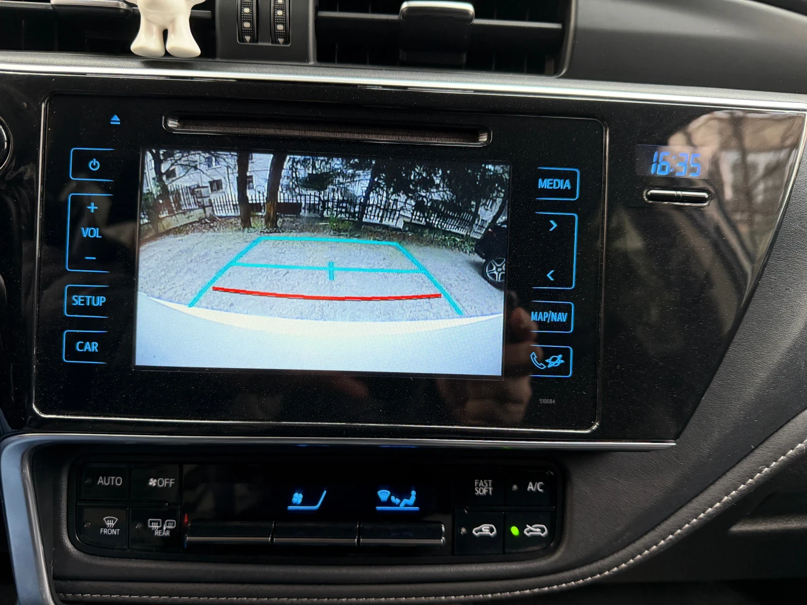 Toyota Auris, снимка 15 - Автомобили и джипове - 53927075