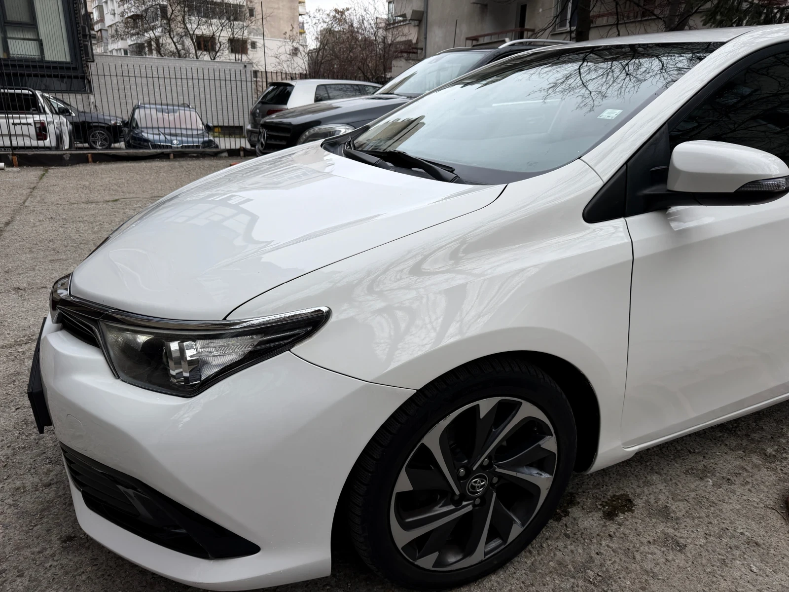 Toyota Auris, снимка 3 - Автомобили и джипове - 53927075