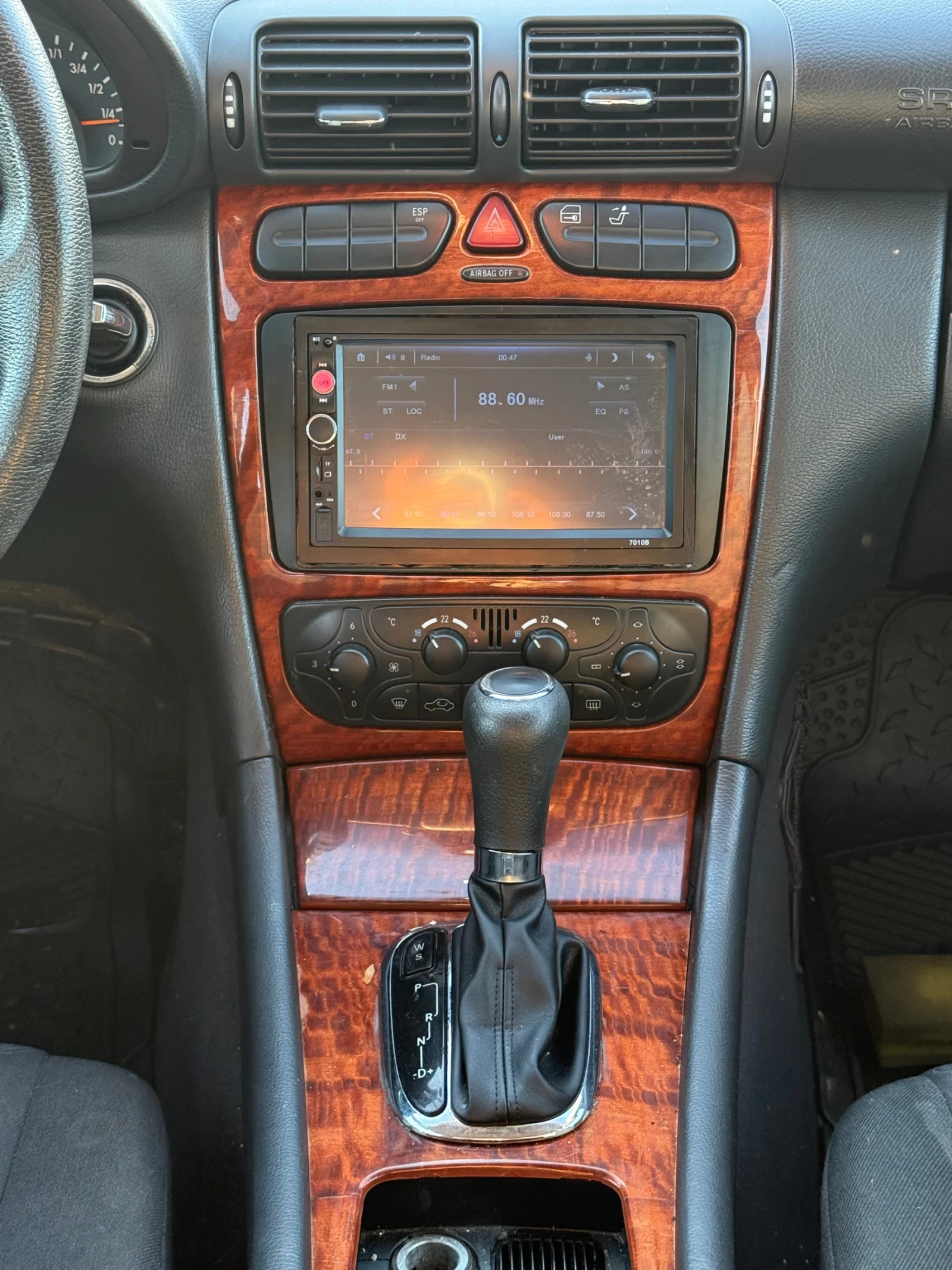 Mercedes-Benz C 220, снимка 7 - Автомобили и джипове - 54551510
