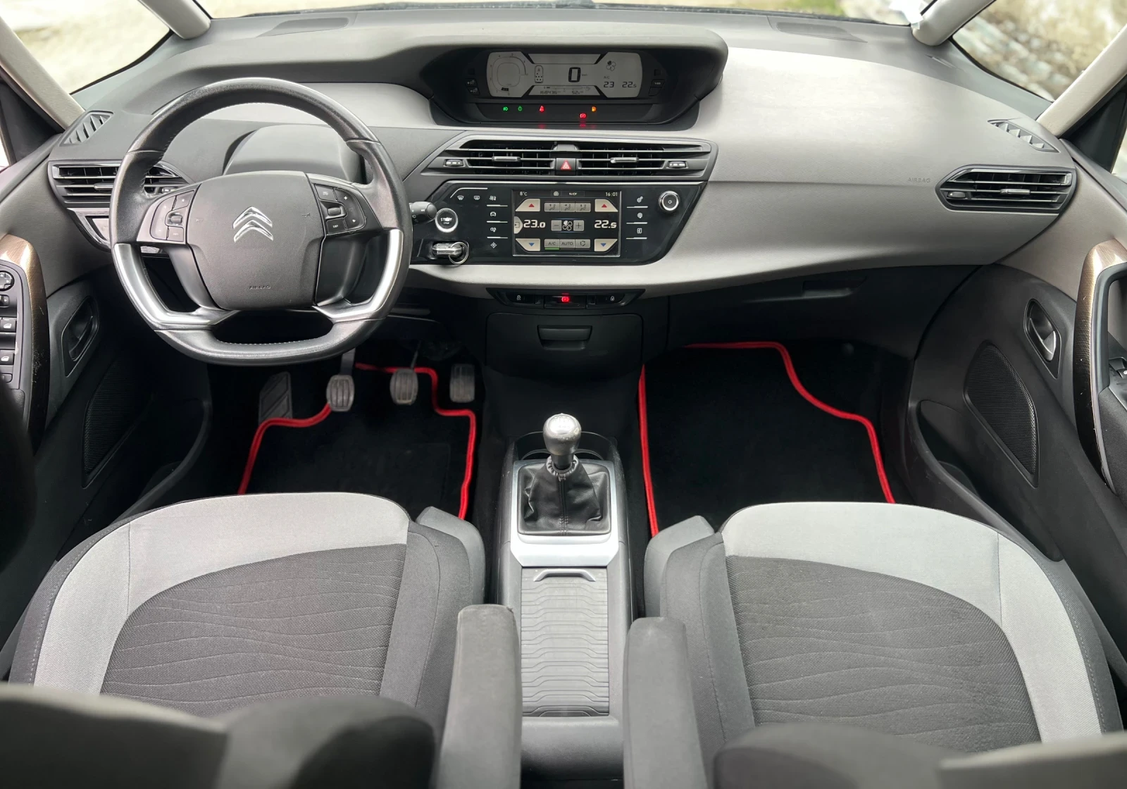 Citroen Grand C4 Picasso 1.6 HDI 6+ 1NAVI, снимка 13 - Автомобили и джипове - 54570131