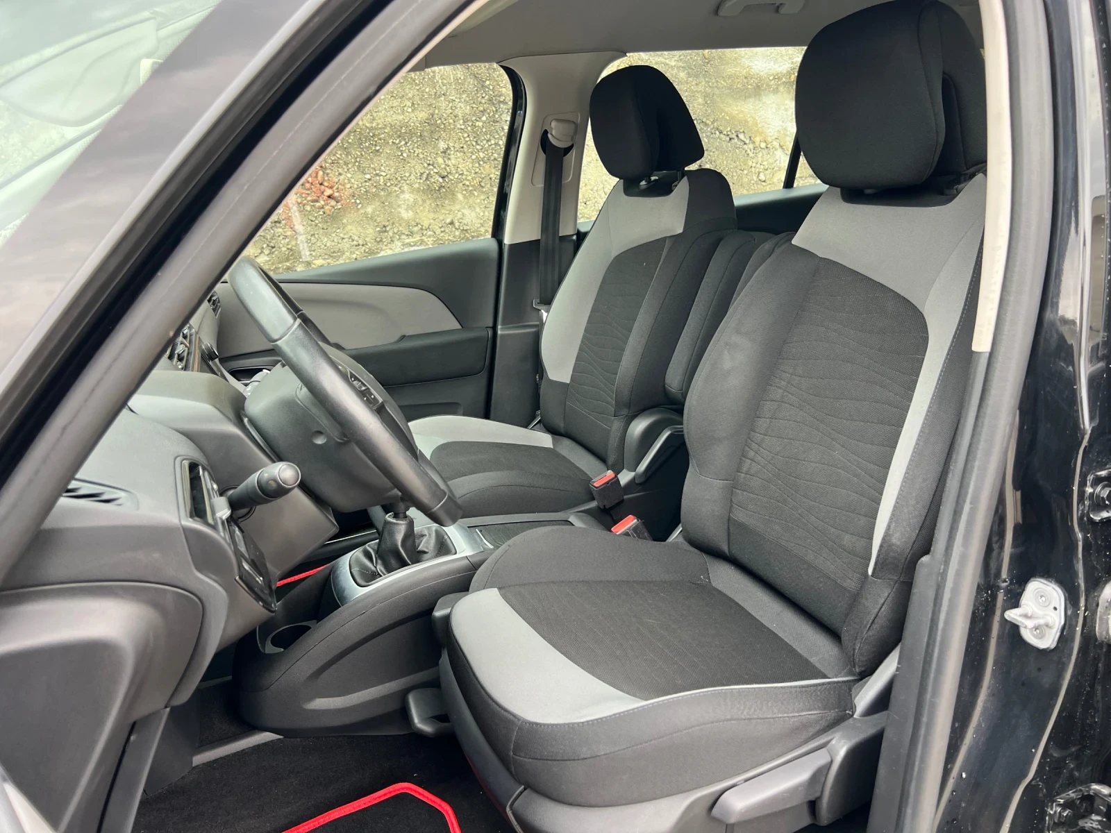 Citroen Grand C4 Picasso 1.6 HDI 6+ 1NAVI, снимка 10 - Автомобили и джипове - 54570131