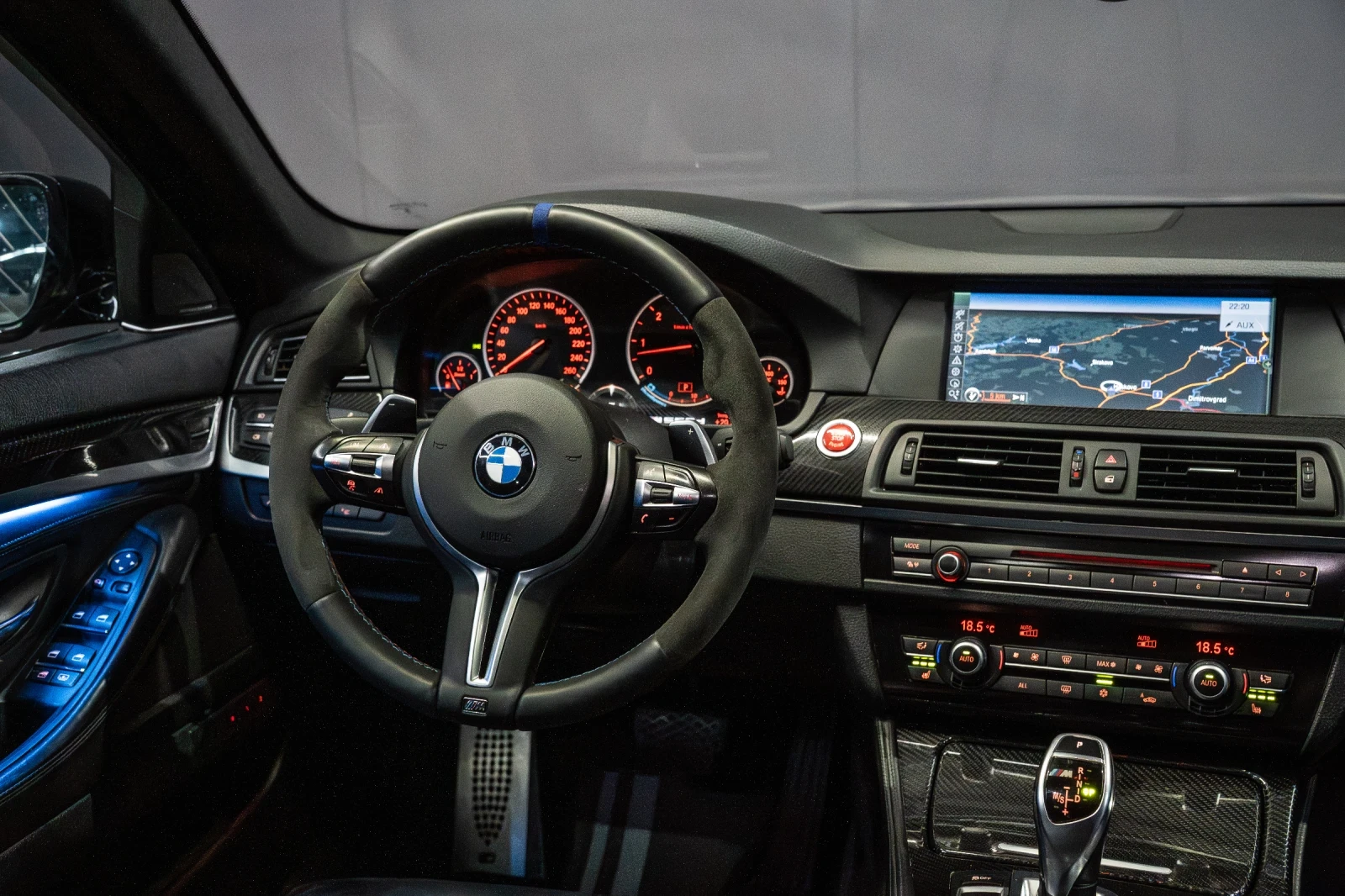 BMW 530 D / M-PERFORMANCE / HUD / H&K /SOFTCLOSE /FULL MAX, снимка 9 - Автомобили и джипове - 54611640