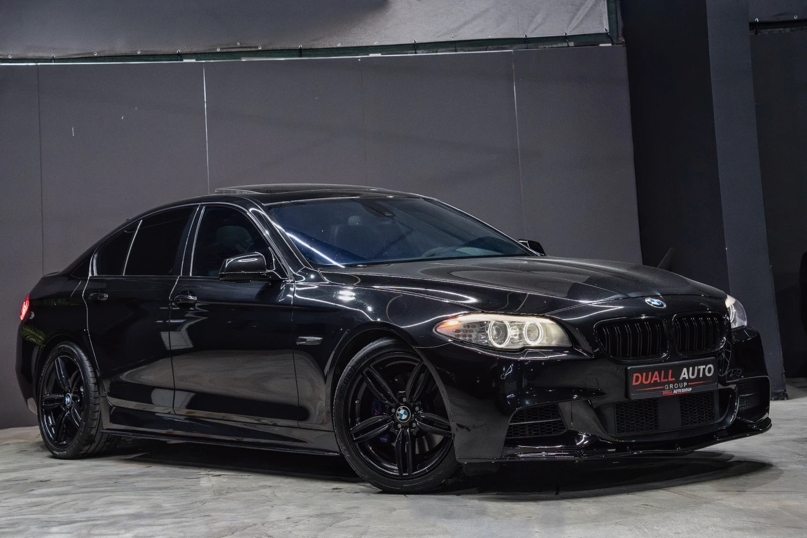 BMW 530 D / M-PERFORMANCE / HUD / H&K /SOFTCLOSE /FULL MAX, снимка 3 - Автомобили и джипове - 54611640