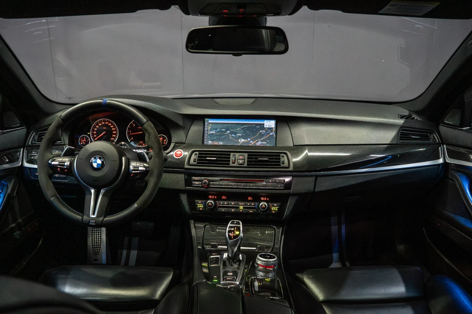 BMW 530 D / M-PERFORMANCE / HUD / H&K /SOFTCLOSE /FULL MAX, снимка 8 - Автомобили и джипове - 54611640