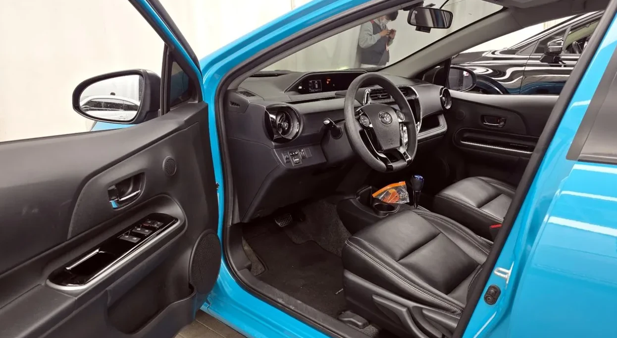 Toyota Prius C 1.5 Хибрид, снимка 10 - Автомобили и джипове - 55031186