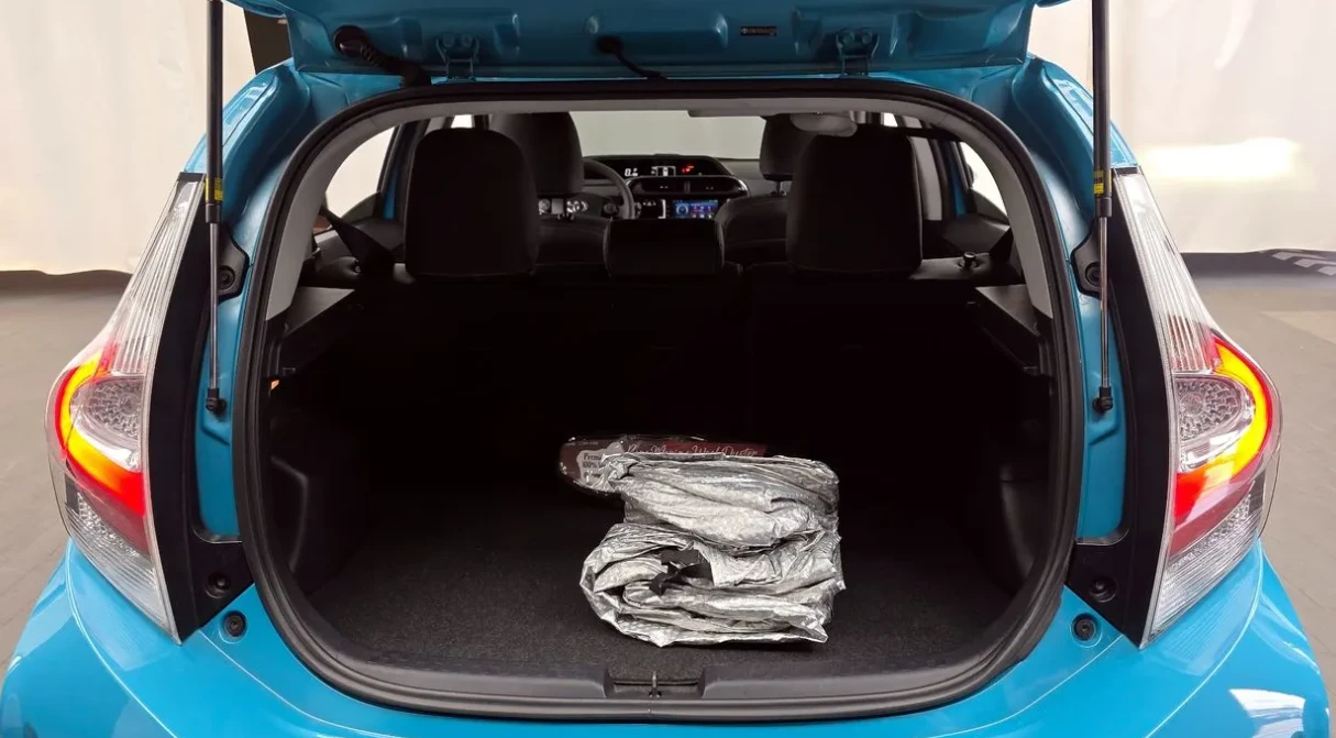 Toyota Prius C 1.5 Хибрид, снимка 12 - Автомобили и джипове - 55031186