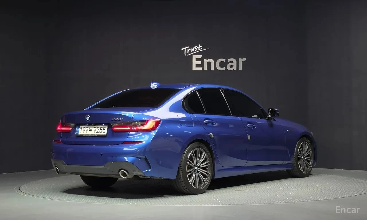 BMW 320 * 320i M Sport * АВТОКРЕДИТ БЕЗ ПЪРВОНАЧАЛНА* , снимка 2 - Автомобили и джипове - 55977962