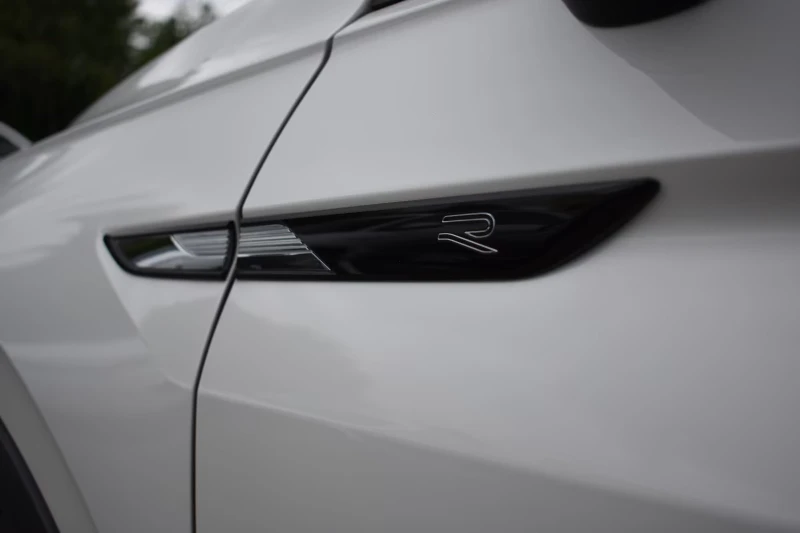 VW Tiguan 2.0TDI/R-LINE/150HP/DSG/ACC/AMBI/CPLAY/H&K/790f, снимка 6 - Автомобили и джипове - 51811733