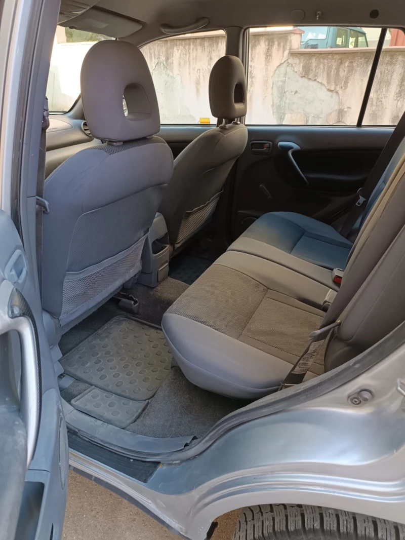 Toyota Rav4 2.0 D4D, снимка 8 - Автомобили и джипове - 52672576