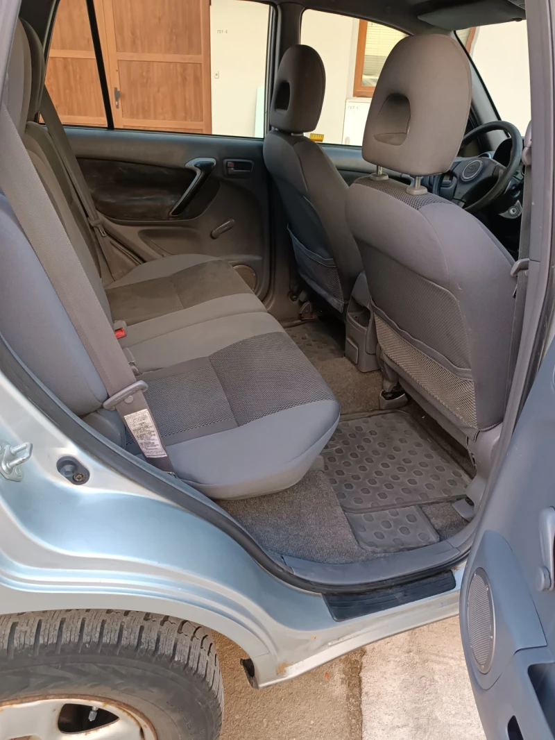 Toyota Rav4 2.0 D4D, снимка 9 - Автомобили и джипове - 52672576