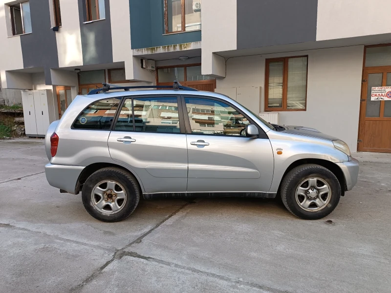 Toyota Rav4 2.0 D4D, снимка 13 - Автомобили и джипове - 52672576