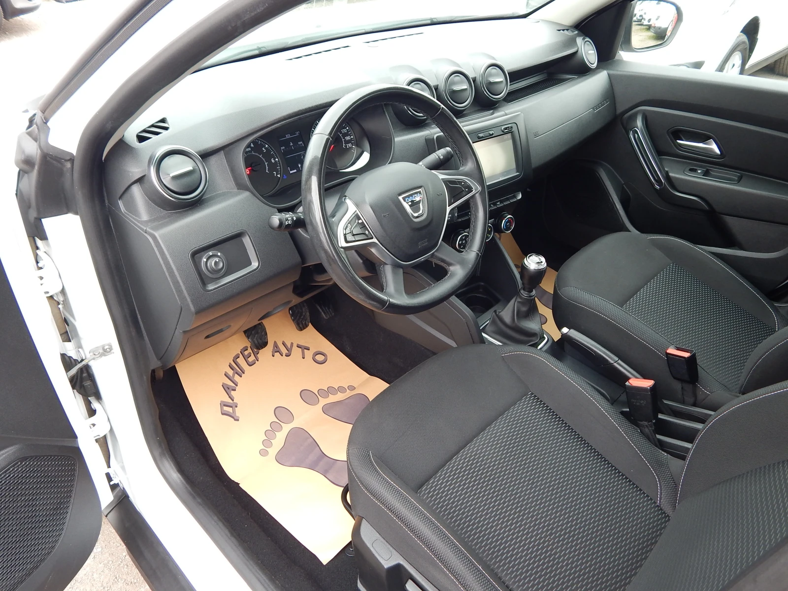 Dacia Duster 1.5DCI* ПЕРФЕКТНА*  - изображение 9