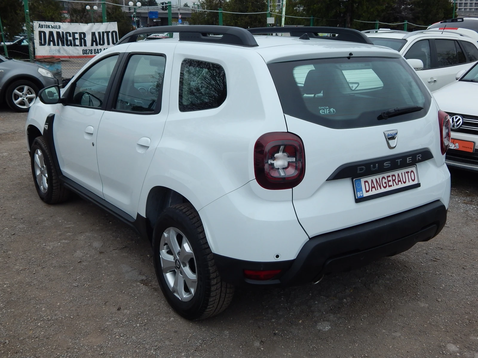 Dacia Duster 1.5DCI* ПЕРФЕКТНА*  - изображение 6