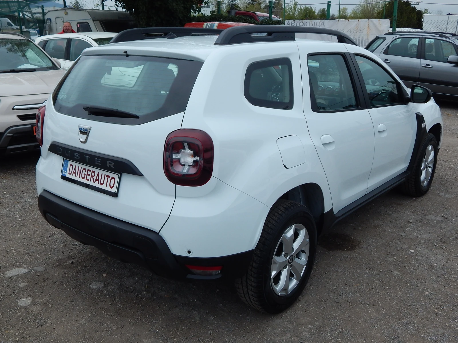 Dacia Duster 1.5DCI* ПЕРФЕКТНА*  - изображение 4