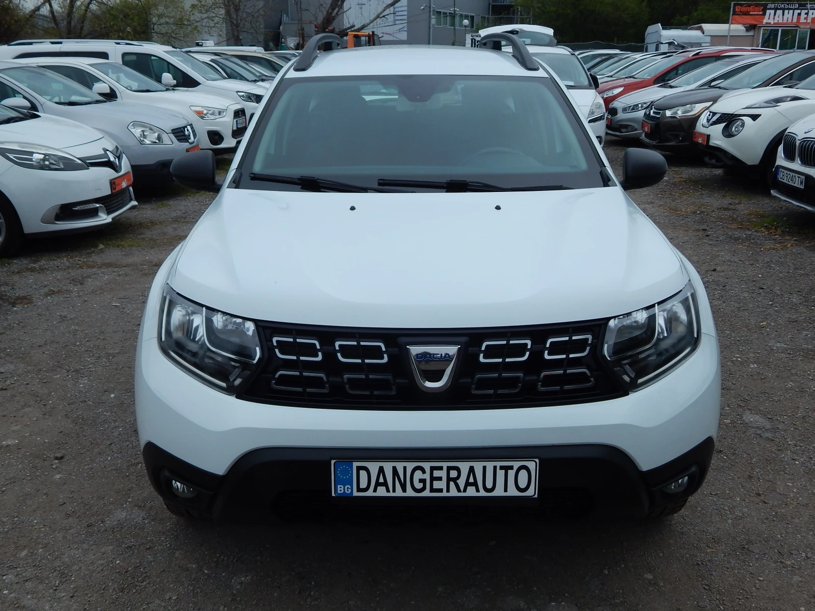 Dacia Duster 1.5DCI* ПЕРФЕКТНА*  - изображение 2