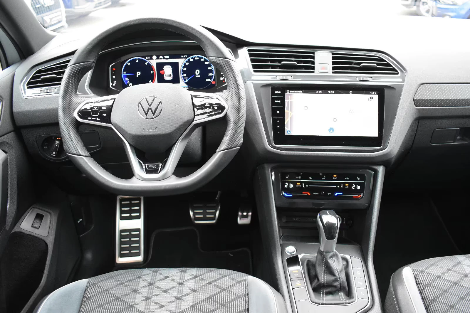 VW Tiguan 2.0TDI/R-LINE/150HP/DSG/ACC/AMBI/CPLAY/H&K/790f - изображение 9