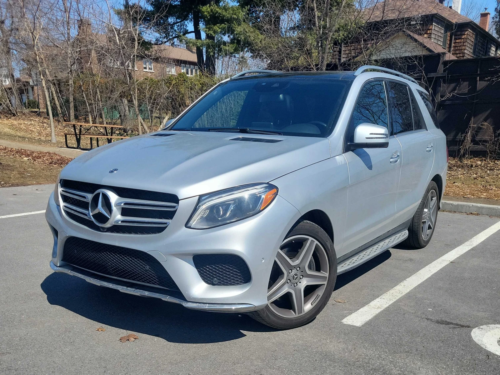 Mercedes-Benz GLE 400 AMG* ПОДГРЕВ* PANO* М.точка* KEYLESS, снимка 2 - Автомобили и джипове - 54230901