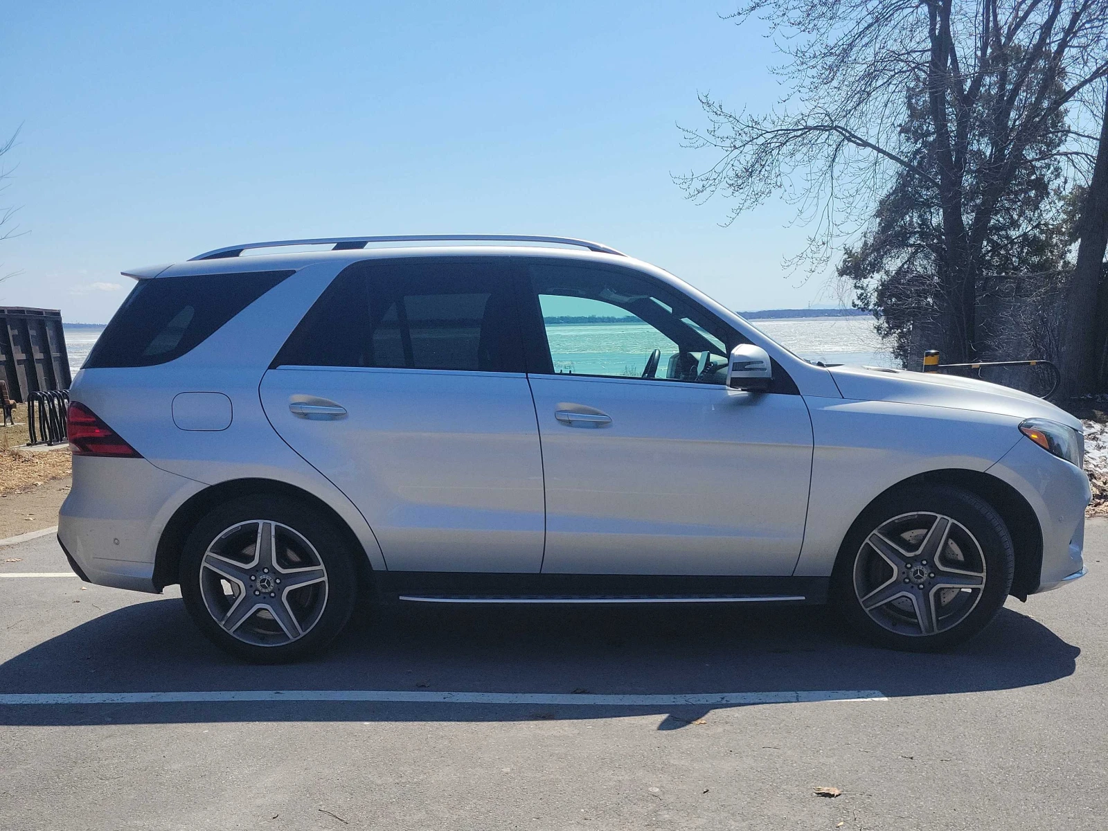 Mercedes-Benz GLE 400 AMG* ПОДГРЕВ* PANO* М.точка* KEYLESS, снимка 4 - Автомобили и джипове - 54230901