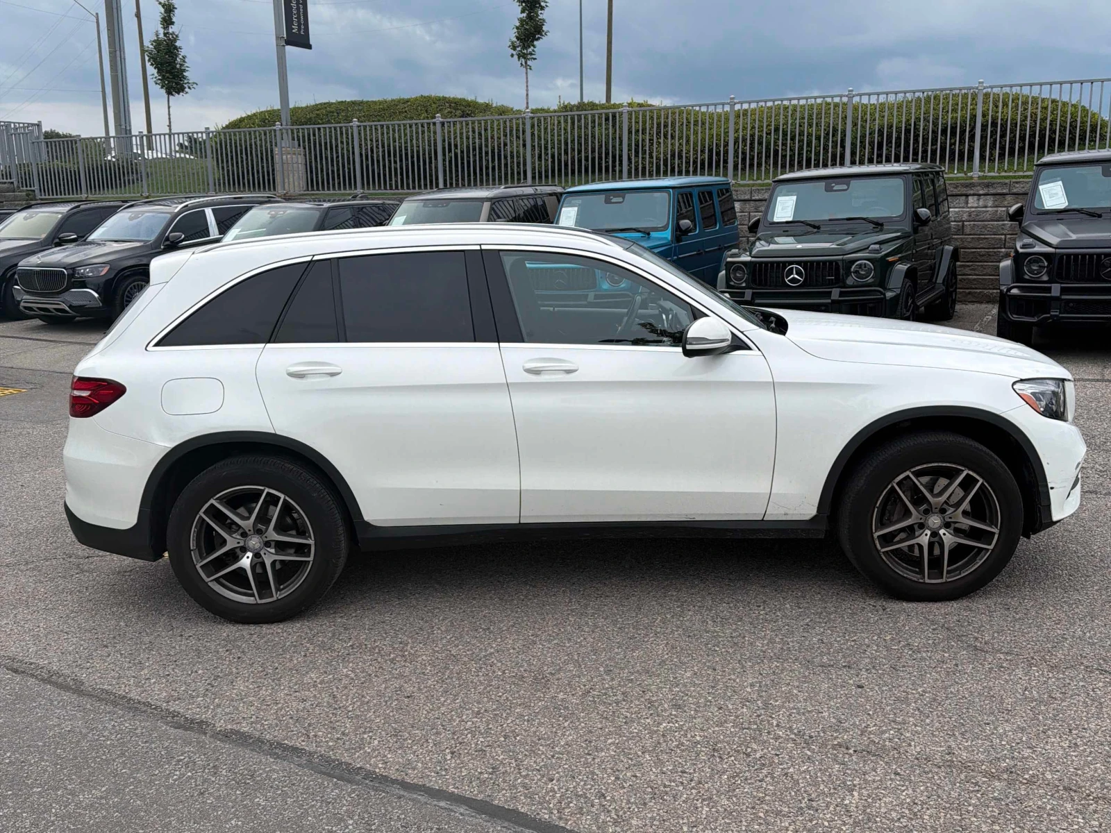 Mercedes-Benz GLC 300 4MATIC * ГЛАВНО ПРЕДСТАВИТЕЛСТВО НА MERCEDES* , снимка 4 - Автомобили и джипове - 55979641